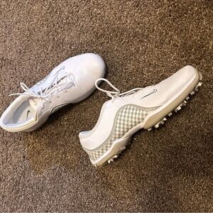 Nike Men’s US 11 White / Light Grey Golf Shoes – Pre-Owned
